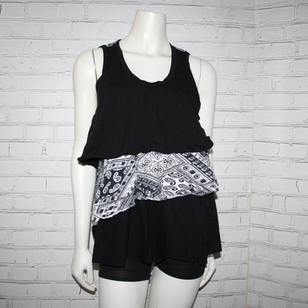 ⚪⚫🎀 Take Two Ruffle Blouse · White & Black · L